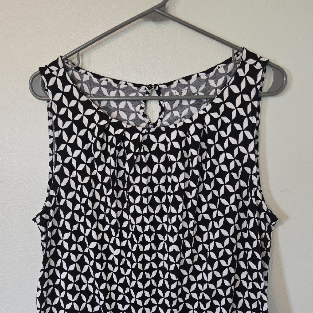 Loft | Black And White Geometric Print Tank Pleated Neckline Size XL